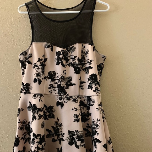 Dress - Picture 1 of 2